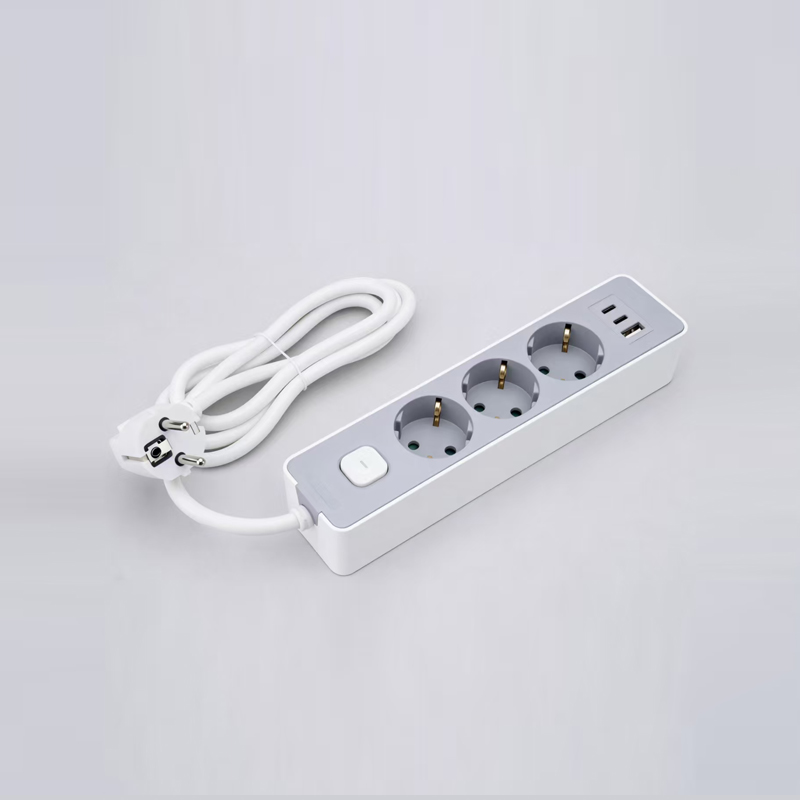 LOB-03K-AC Stiall cumhachta 3-asraon Gearmánach le lasc, charger tapa PD, 1 USB-A agus 2 chalafort Cineál-C Ilshoicéad